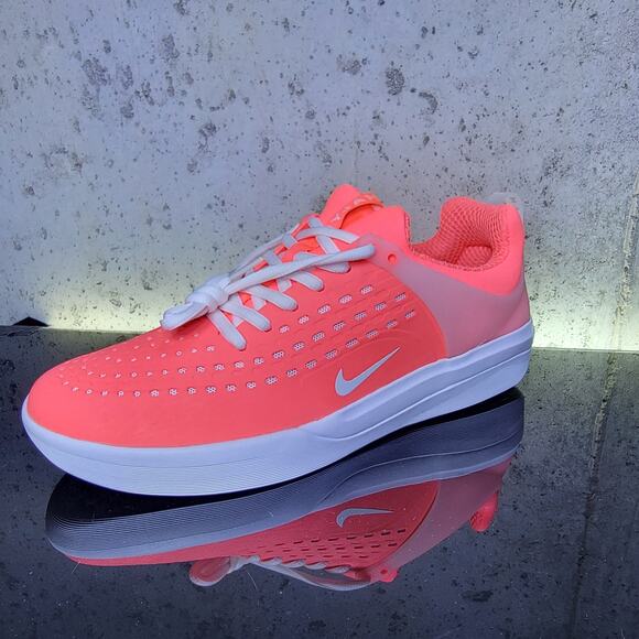 MSRP $110 Nike SB Zoom Nyjah 3 Skate Shoes Men's Size 9 - Picture 2 of 6